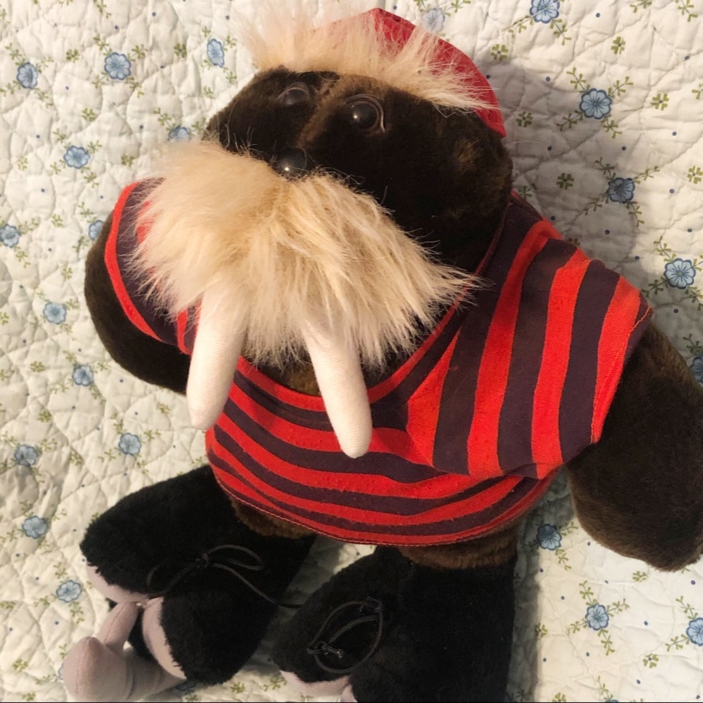 SOLD! Vintage Double Toe Wally Skating Walrus